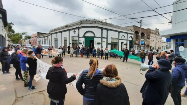 Trabajadores municipales de San Antonio de Areco exigen recomposición salarial