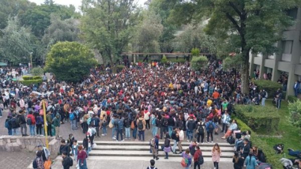 Estudiantes de la FES Acatlán llaman a diálogo para cumplimiento de sus demandas