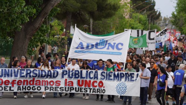 Neuquén marchó en defensa de la universidad pública