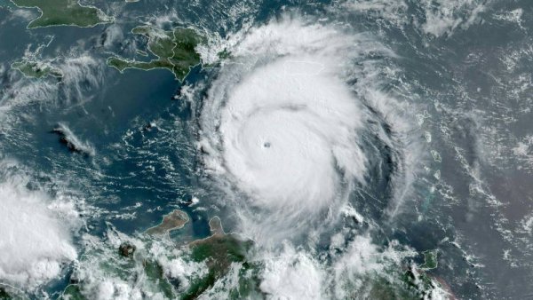 Gobierno realiza preparativos para la llegada del huracán Beryl