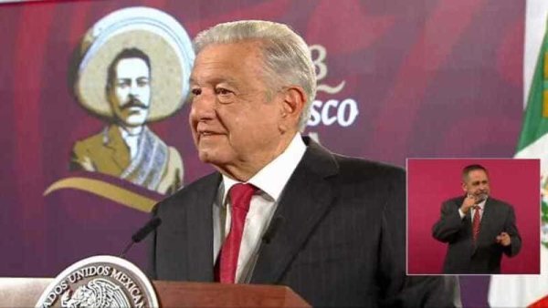 Sin mencionar marcha de madres buscadoras, AMLO encabeza concierto por 10 de mayo