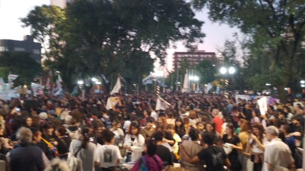 Campana: Enorme movilización en defensa de la educación pública