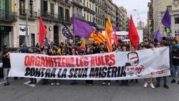 12N | Estudiantes han ido a la huelga en solidaridad con las afectadas por la DANA y contra los responsables políticos y patronales