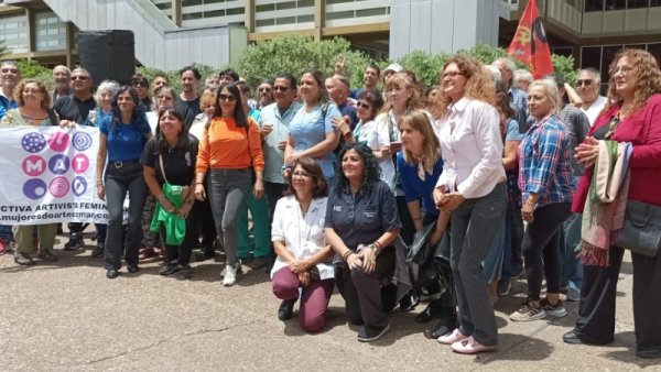 Hospital Durand: gran acto unitario de trabajadores en repudio a pintadas nazis y amenazas