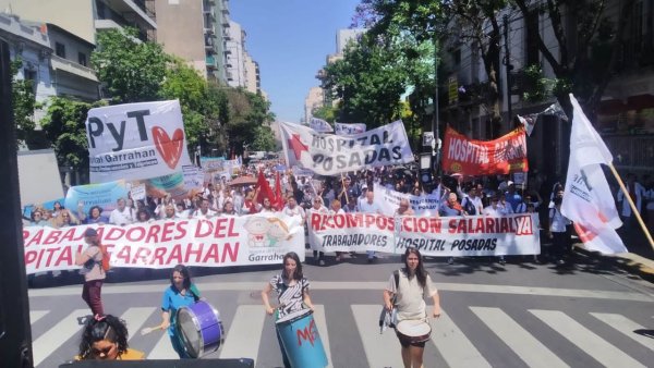 Por salario y otras demandas, desde el Posadas y el Garrahan marcharon al Ministerio de Salud