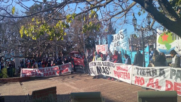 En Guernica marcharon frente a los ataques a las organizaciones sociales