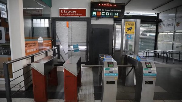 Apertura de molinetes y paro Línea B y C: exigen dos francos y desasbestización del subte