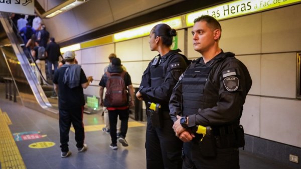 Taser en el subte: “¿La utilizarán contra quienes no pueden costear el tarifazo impagable?”