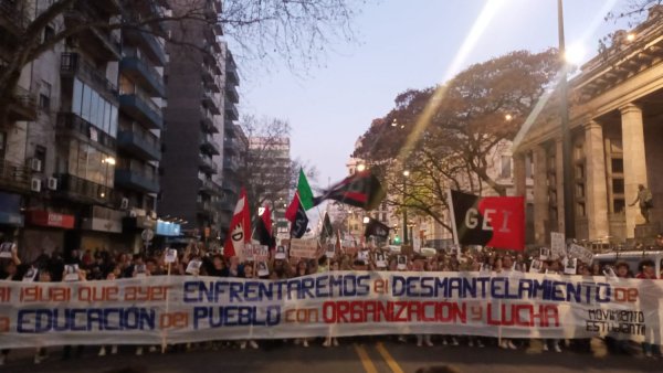 Marcha en Memoria de los Mártires Estudiantiles 