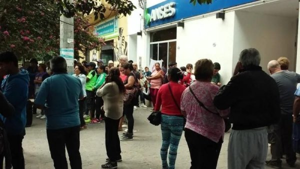 Despidos en oficinas de Anses en Moreno: Llaman a abrazo solidario