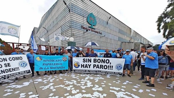 Papeleros: otro gremio que tuvo que ir al paro nacional por el congelamiento salarial