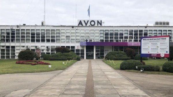 Avon despidió a casi 300 operarios de su planta en San Fernando