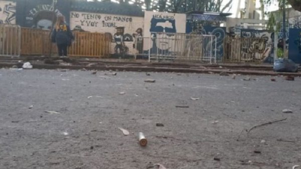 Brutal represión en La Plata: más de 400 cartuchos cerca del estadio de Gimnasia 