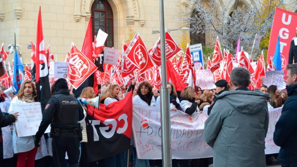 Miles de trabajadoras de Ayuda a Domicilio y Atención a la Dependencia en Madrid salen a la huelga: “¡Estamos hartas!”