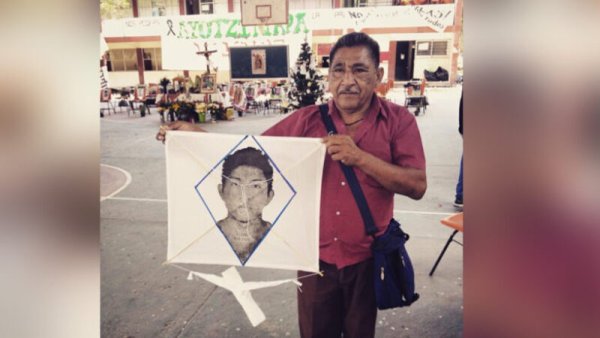 Morir dos veces: fallece padre de uno de los 43 normalistas de Ayotzinapa