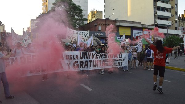 Tucumán: estudiantes y docentes protagonizaron una nueva marcha contra el ajuste a las universidades