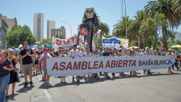 Más de diez mil personas movilizaron en Bahía Blanca