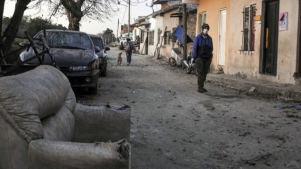 Barrio Cabezas: vecinos se organizan y cortan la calle ante la falta de luz