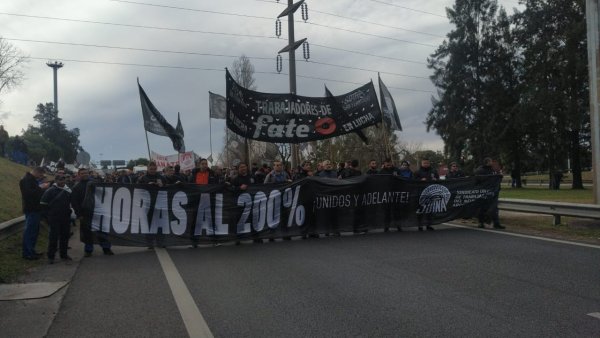 [Video] Trabajadores de Fate cortan Panamericana 