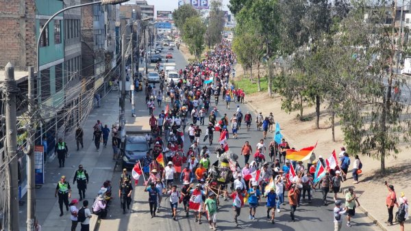 Miles de manifestantes se movilizan en Perú contra el régimen golpista de Boluarte y el Congreso