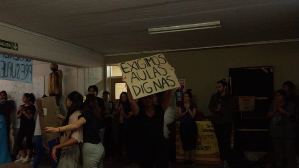 Estudiantes del IUPA protestan luego de 2 meses sin clases