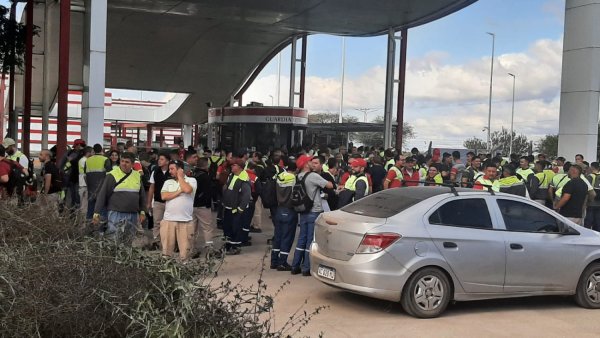 Masiva asamblea vota paro en Coca-Cola Córdoba por reclamo salarial