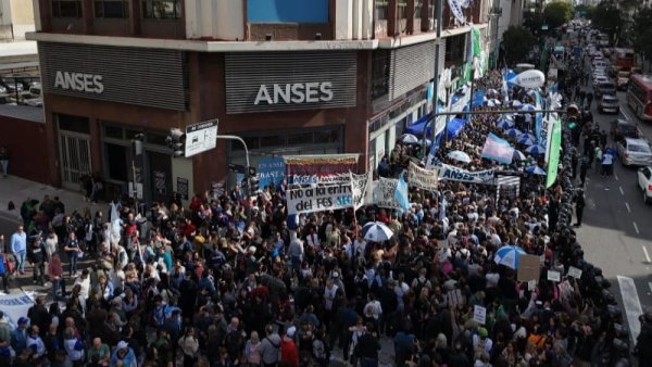 Paro de ANSES y acto contra los despidos y vaciamiento pese al operativo policial