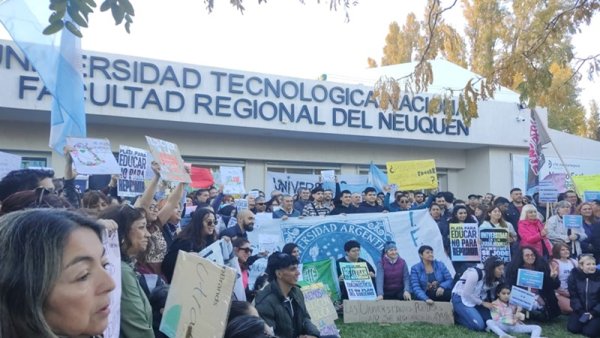 Movilización en Plaza Huincul: las universidades públicas no se cierran, se defienden