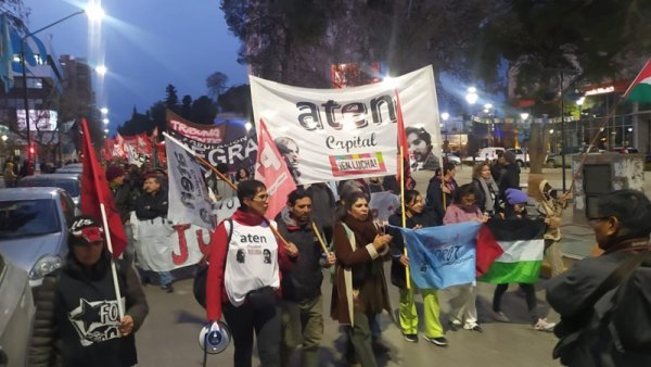 Movilización en Neuquén exige la libertad de presos por protestar contra la Ley Bases