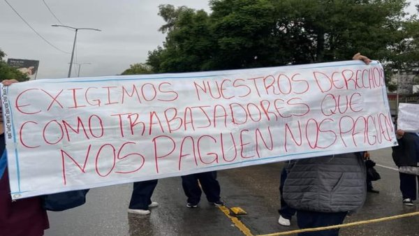 Trabajador de intendencia del IPN muere durante protesta por falta de pago