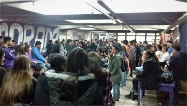 [UNCuyo] Asamblea General de la Facultad de Ciencias Políticas en apoyo a la lucha docente