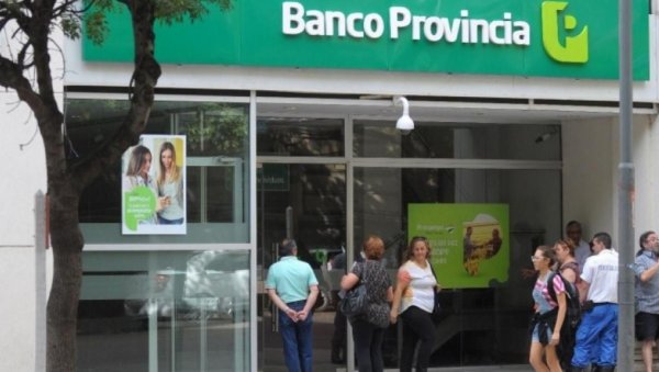 Kicillof quiere sacar el bono de fin de año a los trabajadores del Banco Provincia