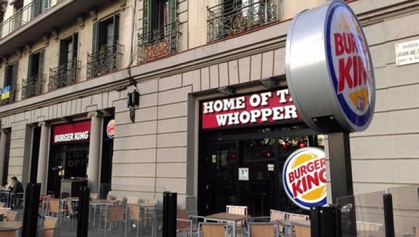 Provocación de Burger King en el 8M: “Las mujeres pertenecen a la cocina"