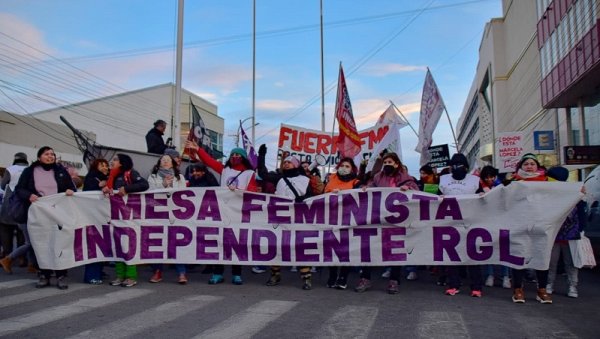 Río Gallegos: la Mesa Feminista Independiente marchó en el #NiUnaMenos