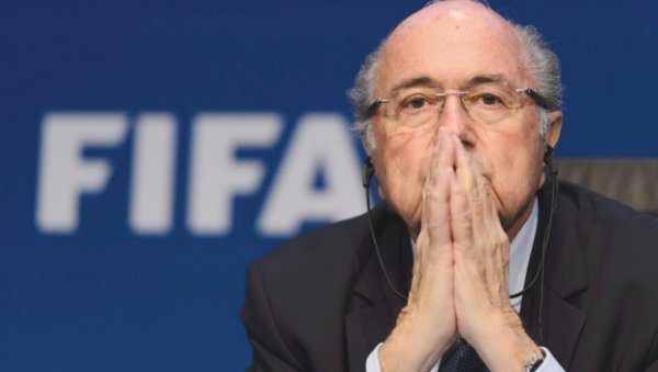 FIFA: tarjeta roja a Blatter por noventa días