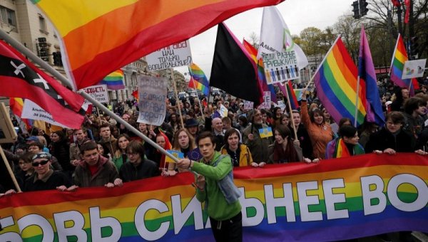 La Cámara Baja de Rusia avanza en una ley que prohíbe la "propaganda LGBTIQ+"