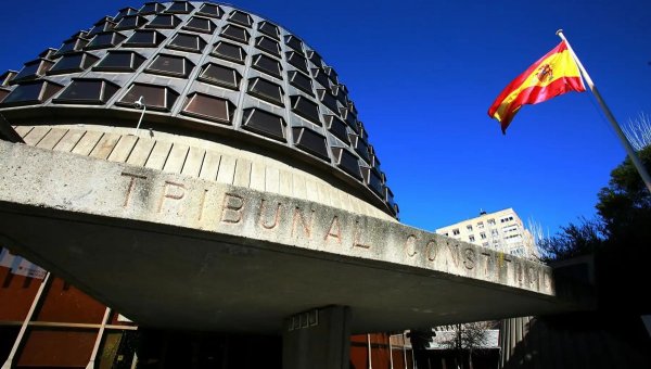 Crisis política luego de un inédito golpe institucional del Tribunal Constitucional español