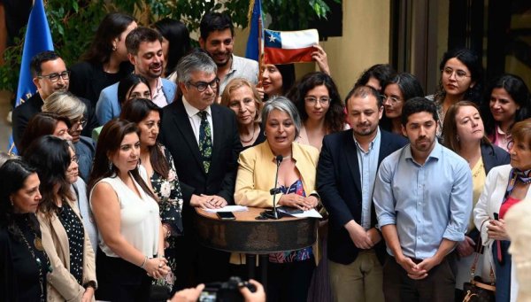 Boric entrega "hoja en blanco" al senado para que diseñe a su antojo la reforma de pensiones