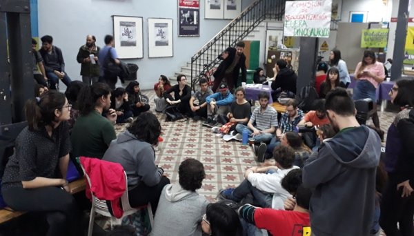 La lucha sigue: estudiantes conforman la comisión por la democratización en Psicología UBA