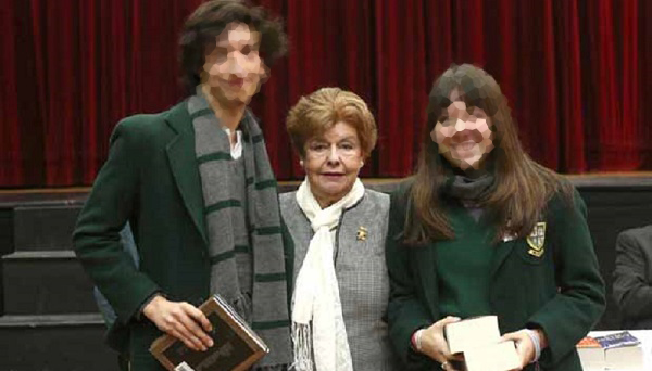 Matilde Villanueva en evento en el colegio