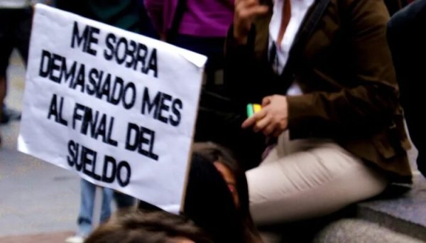 Milei se burla de los trabajadores y aumenta sólo $ 8.000 el salario mínimo