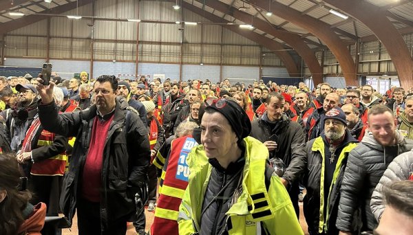 “Sin trabajadores, no hay electricidad”: huelguistas cortan la luz en centros estratégicos por toda Francia