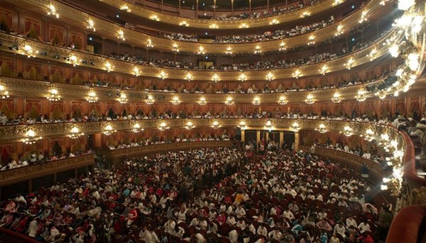 Al Colón lo hacen grande sus artistas, trabajadoras y trabajadores