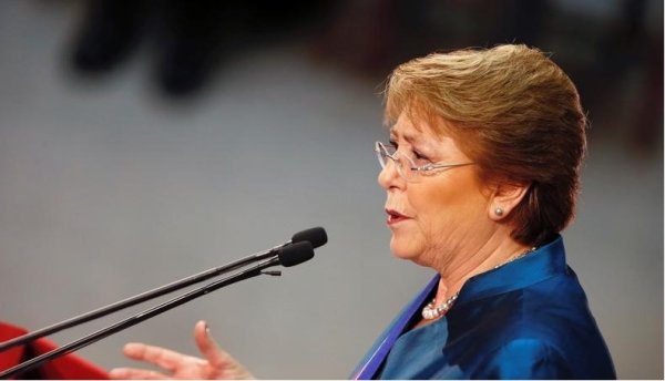 Bachelet, en su mínimo histórico de aprobación