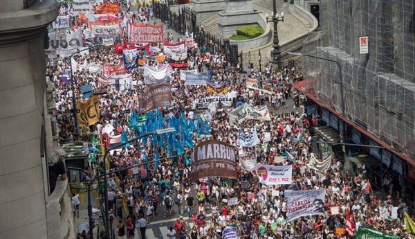 Obsceno: los diputados cobrarán 150 mil pesos pero a los docentes les ofrecen 10 mil