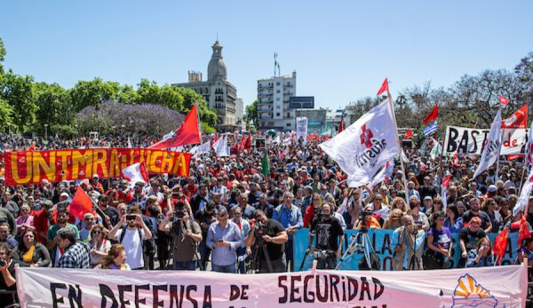 Hagamos que caiga con la lucha