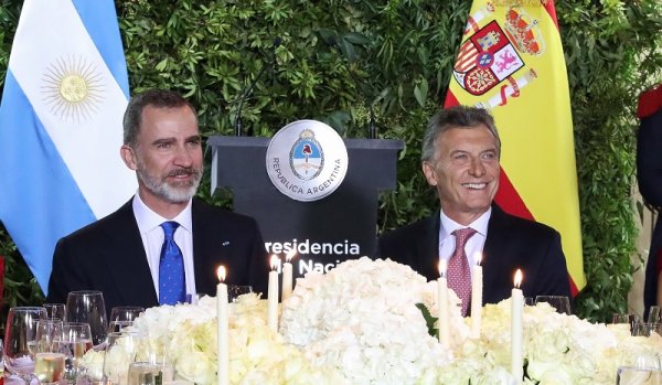 El rey de España y Macri se burlan del pueblo trabajador