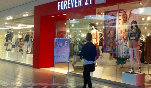 Forever 21 se declaró en quiebra y anunció que planea cerrar hasta 178 tiendas en 40 países