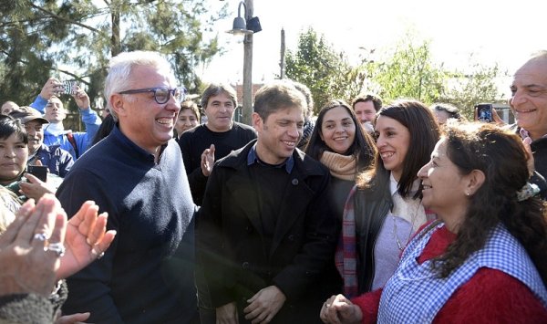 Julio Zamora y Axel Kicillof hacen demagogia en unos de los barrios que más se inunda en Tigre