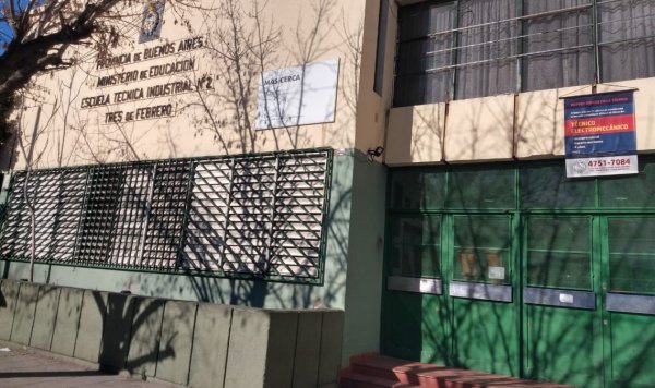 Tres de Febrero: Escuela con 995 matriculados solo reciben viandas para 450 estudiantes